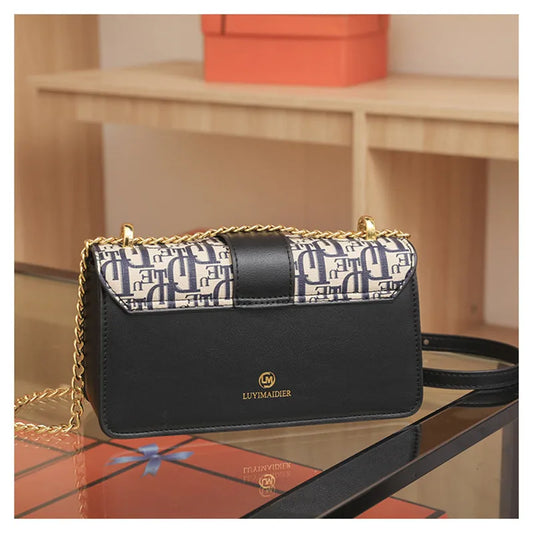 حقيبة أنيقة D-Edge مستوحاة من Dior